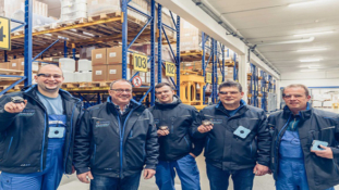 Glass Partner Picavi uses Glass Enterprise Edition for pick-by-vision in warehouses.