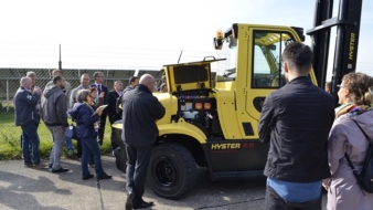 Hyster shows 6-16T lift truck diversity.