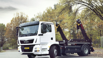 Hiab presents the world’s first electric powered MULTILIFT Futura skiploader.