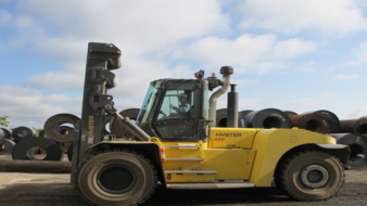 450°C COILS GET LIFTED BY 30 TONNE TRUCK WITH CHAINLESS MAST .