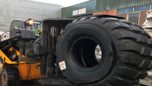 B&B Attachments Provide Handling Solutions to Distribution and Warehousing Company .