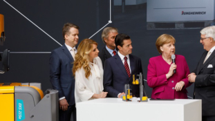 Chancellor’s tour: Angela Merkel visits Jungheinrich at Hanover Messe/CeMAT.