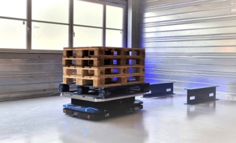 iFollow mobile robot range ups capacity to 1500 kg