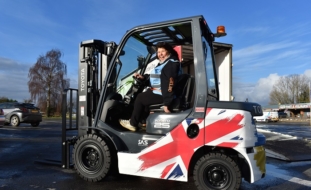 <strong>Forklift donated by Toyota boosts the flow of humanitarian aid to Ukraine</strong>