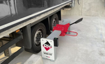 RITE-HITE EXPANDS VEHICLE RESTRAINT PORTFOLIO WITH NEW USER-FRIENDLY MANUAL ERGONOMIC WHEEL-LOK   