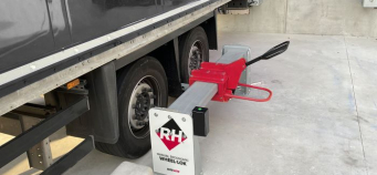 RITE-HITE EXPANDS VEHICLE RESTRAINT PORTFOLIO WITH NEW USER-FRIENDLY MANUAL ERGONOMIC WHEEL-LOK   